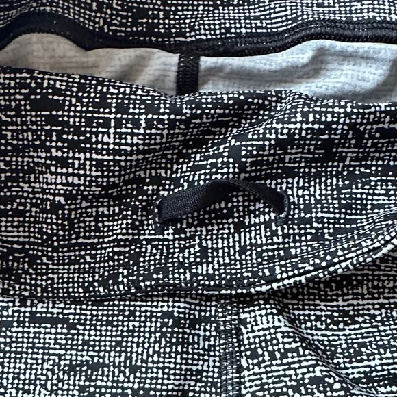 Lululemon - Fast and Free High Rise Crop - 19” inseam - 8 - like new - Picture 3 of 4